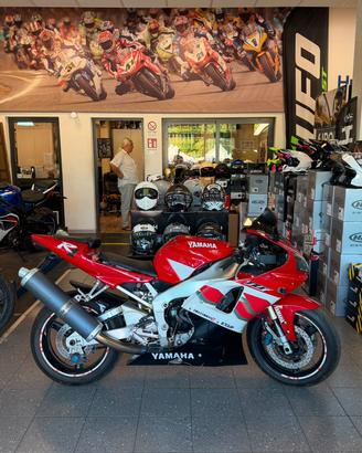 Yamaha YZF R1