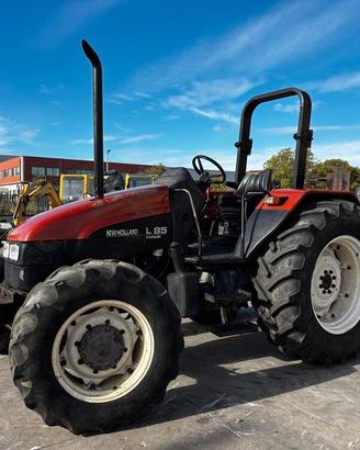 TRATTORE NEW HOLLAND L 85 DT