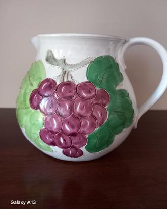 brocca vino originale con decorazione grappolo uva
