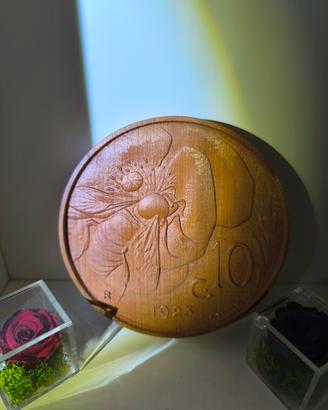 Riproduzione in legno  delle  10Lire con L'Ape