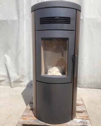 Stufa a pellet autopulente 8,3 Kw