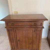 Credenza in legno massiccio