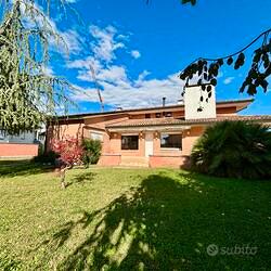 VILLA SINGOLA CON PISCINA