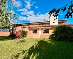 VILLA SINGOLA CON PISCINA