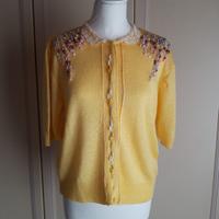 Cardigan vintage con ricami e pizzo