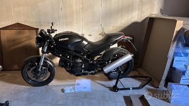 Ducati Monster 695