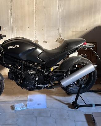 Ducati Monster 695