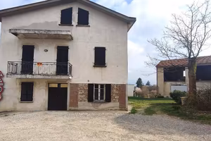Casa indipendente di 400 m² con più di 5 locali a 