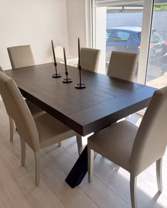 Tavolo allungabile moderno + 6 sedie in ecopelle