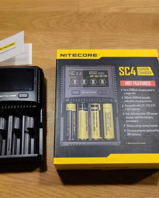 Caricabatterie Nitecore SC4