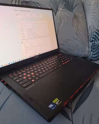 MSI Raider 18 HX AI RTX 5090 64GB SSD 2TB