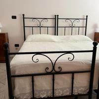 Letto in ferro battuto con testiera e pediera