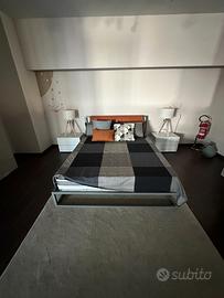 Letto matrimoniale 2 comodini 1 como 3 cassetti