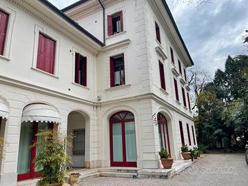 Raffinato appartamento in villa prestigiosa