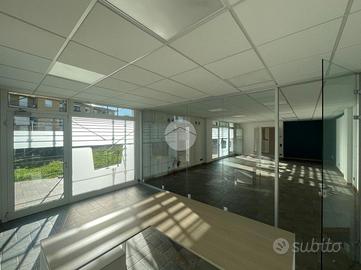 NEGOZIO A ALBANO SANT'ALESSANDRO