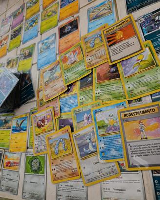 Maxi lotto Pokemon 130 carte miste vecchie moderne