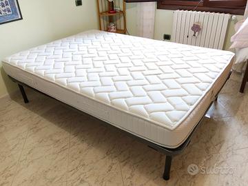 Rete letto con doghe e materasso
