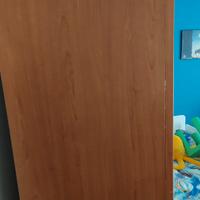 armadio con due ante scorrevoli