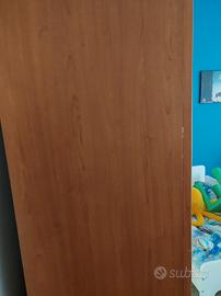 armadio con due ante scorrevoli