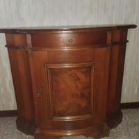 Mobiletto in legno, stondato