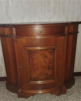 Mobiletto in legno, stondato