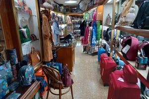 Locale c1 in via m.stabile/r.settimo 5 vetrine