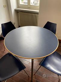 Tavolo Kartell MAUI con 4 sedie