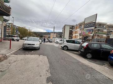 NEGOZIO A NAPOLI