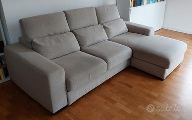 Divano angolare con chaise lougue Poltronesofà