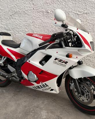 Yamaha FZR 250 R Serie 3LN