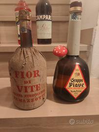 Bottiglie vintage, acqua vite e grappa piave