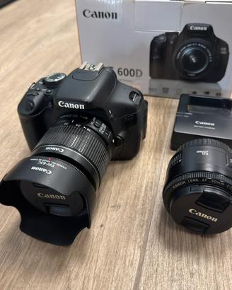 Canon 600D + 2 obiettivi + 2 batterie