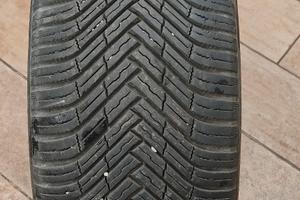 Pneumatico  4 stagioni 