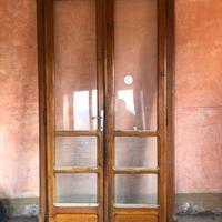 Porta di ingresso in legno massello a vetri