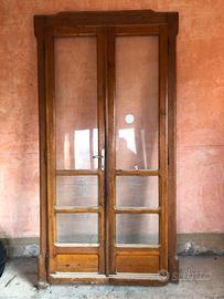 Porta di ingresso in legno massello a vetri