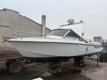 Barca cabinata Predator