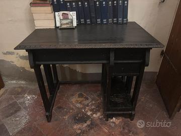 Scrivania antica