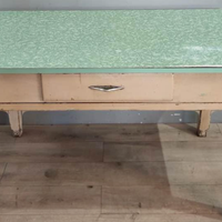 Tavolo con base bianca