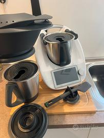 BIMBY TM6 usato pochissimo ancora con pellicole.