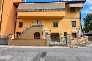 5 LOCALI A MONTOPOLI IN VAL D'ARNO