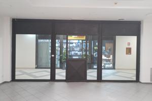 Locale commerciale-centro comm. agora-castelforte