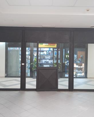 Locale commerciale-centro comm. agora-castelforte