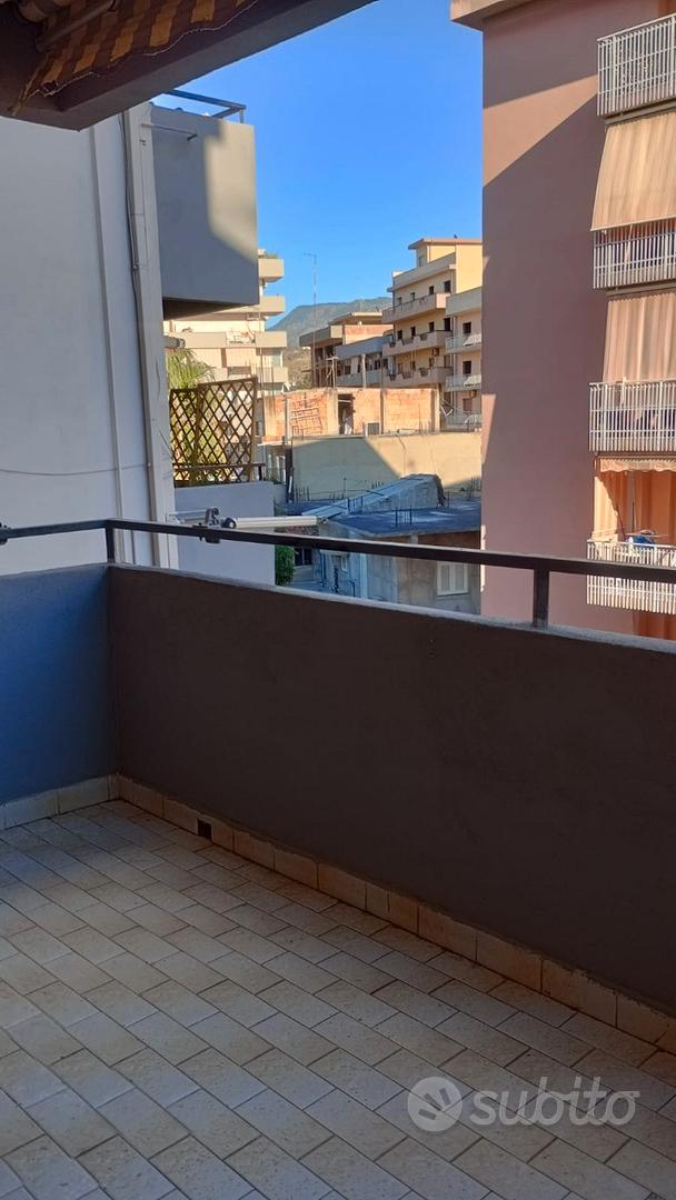 Ampio appartamento viale Laboccetta RC - Vista 6