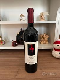 Bottiglia di vino rosso Turriga 2015 argiolas