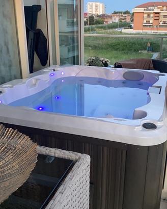 Jacuzzi J215 numero di serie 100742174 del 2015