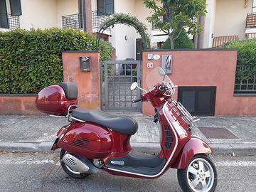 Vespa 300 GTS Touring