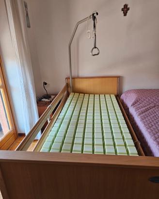 Letto ospedaliero elettrico 