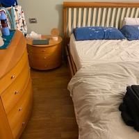 Letto, cassettiera e comodini