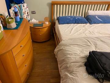 Letto, cassettiera e comodini