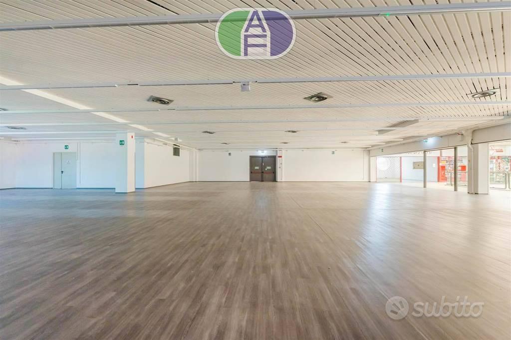Immobile di 700 m² con più di 5 locali a Mira - Altro
